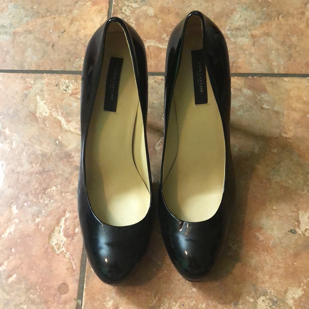 Ann Taylor patient leather black pumps NWO…